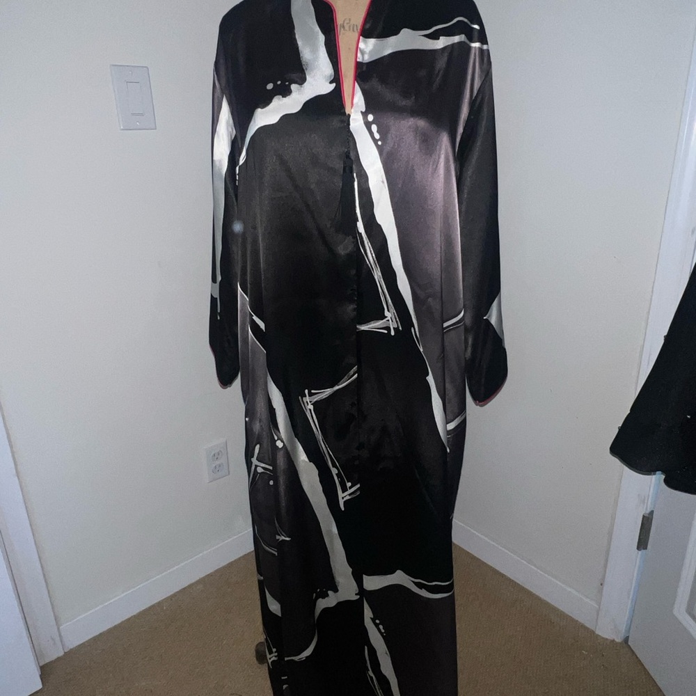 Lejaby Satin Chemise Robe and House Coat- Women's Intimates - Picture 2 of 8